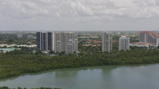 North Naples Florida Aerial V12 Schwenk Rechts Von Park Pelican — Stockvideo