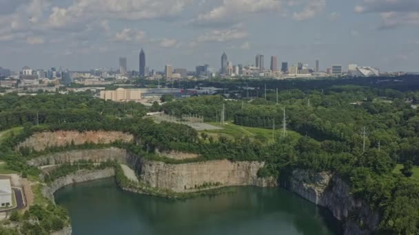 Atlanta Georgia Aerial V616 Pan Left Shot Westside Reservoir Park — Stock video