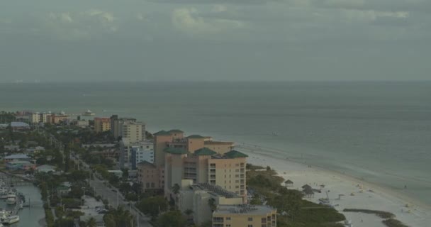 Fort Myers Beach Florida Aerial V10 Matanzas Pass Birdseye Visa — Stockvideo