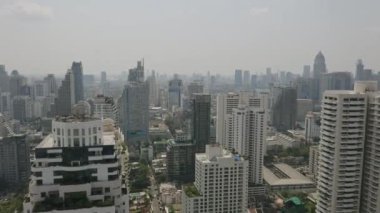 Bangkok Tayland Havacılık v162 Watthana ve Soi Sukhumvit bölgeleri arasında alçaktan uçuyor şehir manzaralı