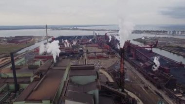 Ontario 'daki endüstriyel fabrikanın hava görüntüleri.