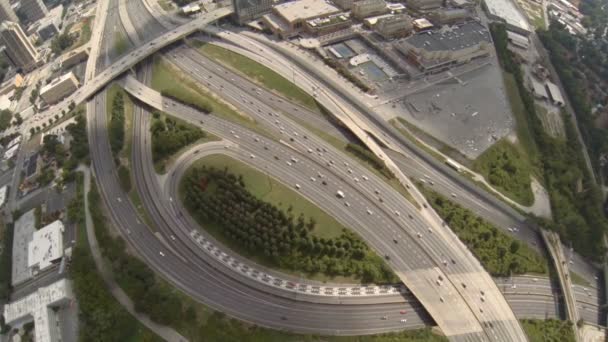 Atlanta ciudad aérea sobre la autopista de intercambio . — Vídeos de Stock