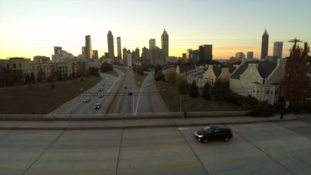 Atlanta aerea che sorvola Freedom Parkway — Video Stock