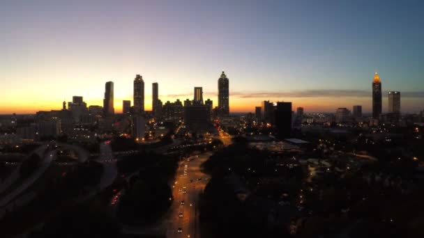 Atlanta antény, létající pozpátku — Stock video