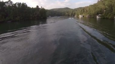 sürat teknesi takip göl üzerinde hava.