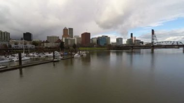 Portland Marquam Köprüsü'nün altında hava