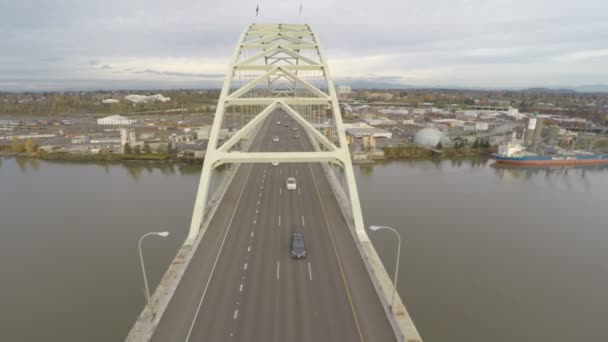 Portland antena estreitamente sobre Fremont ponte . — Vídeo de Stock