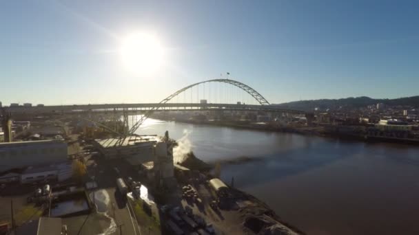 Low flying Portland aerial of Fremont bridge — Stock Video