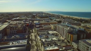 Santa Monica üzerinden uçan