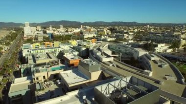 Santa Monica üzerinden uçan