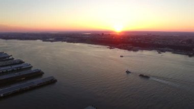 New Jersey cityscapes gün batımında.