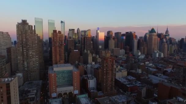 Zona Midtown Manhattan después del atardecer . — Vídeo de stock