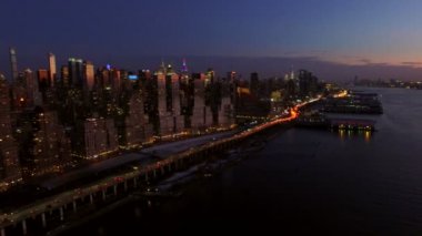 Lincoln Meydanı alan cityscapes alacakaranlıkta.