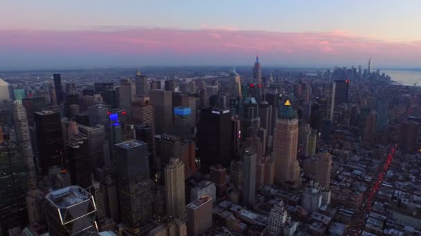 Manhattan Stadtbild nach Sonnenuntergang. — Stockvideo