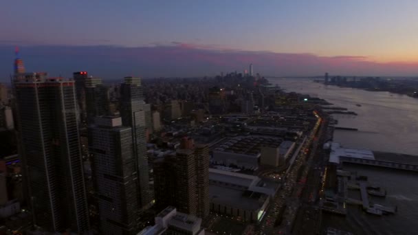 Stadtansichten von Midtown in der Abenddämmerung. — Stockvideo