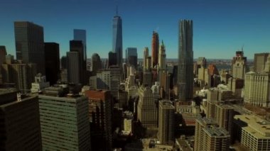 Doğu Nehri üzerinde uçan düşük