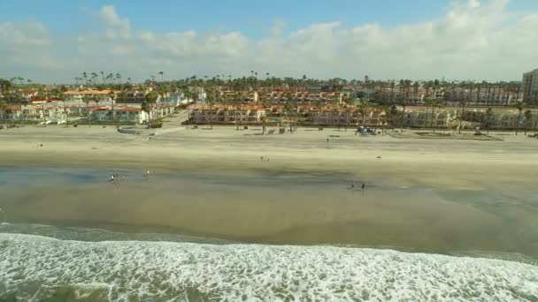 Vista de Oceanside y playa — Vídeos de Stock