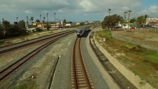 Пасажирського поїзда в Oceanside — стокове відео