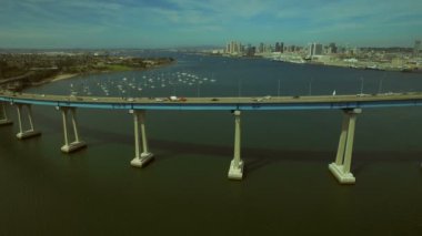 San Diego hava, Coronado Köprüsü'nün görünümü.