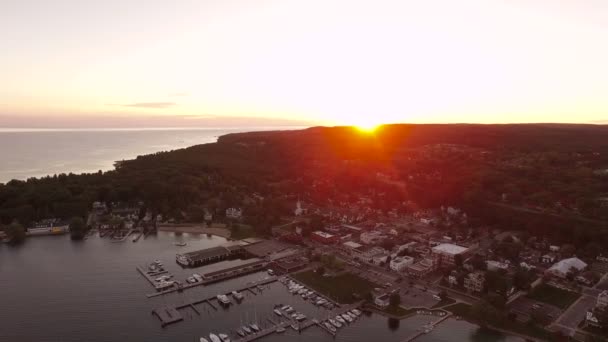 Luchtfoto op Harbor Springs — Stockvideo