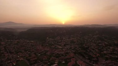 Pegomas üzerinde havadan görünümü