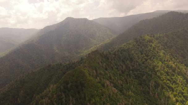 Vista aerea sulle montagne fumose — Video Stock