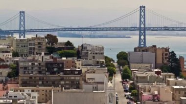 Oakland Körfezi Köprüsü ile şehir trafik