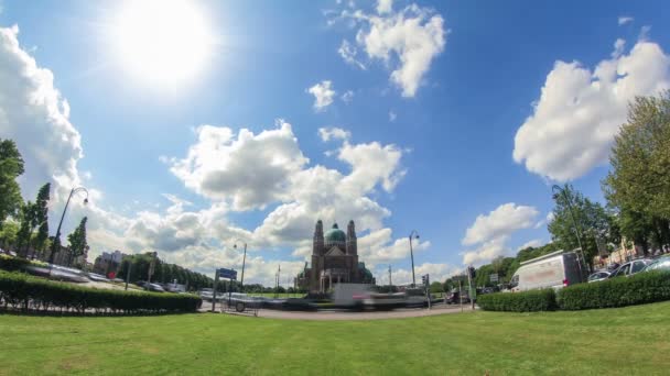 Stadsverkeer in Brussel — Stockvideo