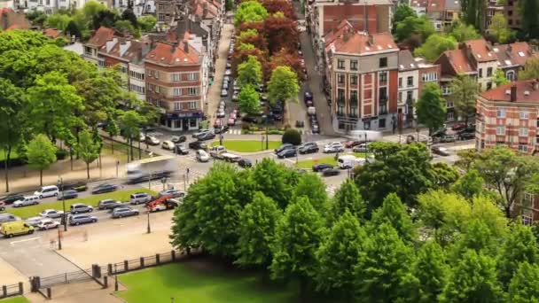 Trânsito urbano na intersecção em Bruxelas — Vídeo de Stock