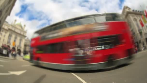 Londra şehir trafiğinde — Stok video