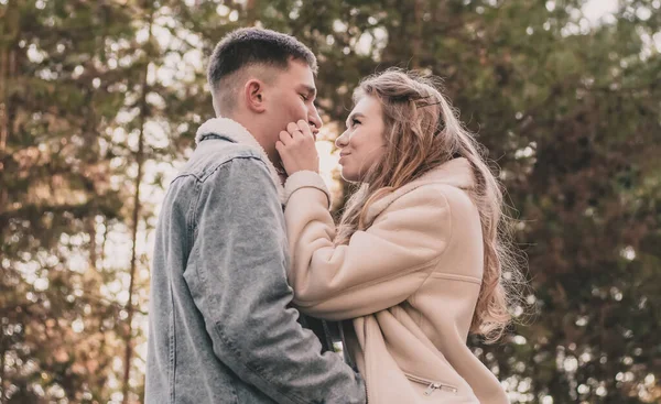 Girl Holds Guy Face Her Hands Smiles Him While Walking — Stock Photo, Image