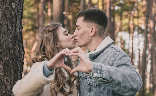 Couple Pine Forest Kissing Making Heart Out Hands — Stock Photo, Image