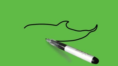 Soyut yeşil arkaplanda siyah-mavi renkli küçük bir balık çiziyor.