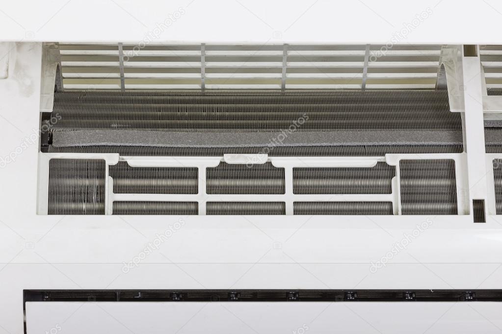 Reinigung Der Klimaanlage Mit Sprühschaumreiniger Stockbild - Bild