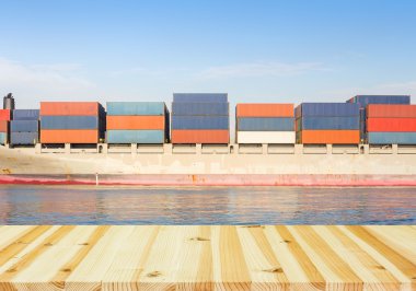 Kargo gemi konteyner