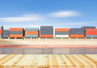 Kargo gemi konteyner