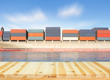 Kargo gemi konteyner