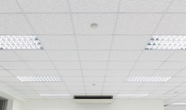 Iluminação de teto branco — Fotografia de Stock