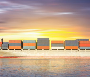 Kargo gemi konteyner