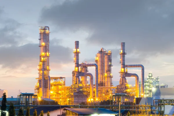 Oljeraffinaderianläggning Och Industriellt Fabriksbyggande Från Ingenjörsteknik Och Stålmaterial Såsom Stålstruktur — Stockfoto