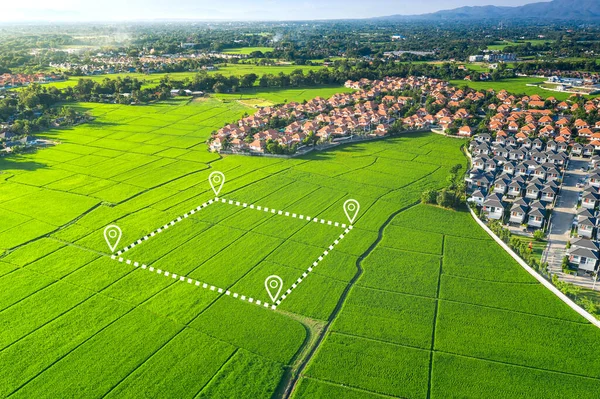 航拍中的地皮标识地图空白区域的注册号 住宅或住宅的商业房地产 即建筑 租赁和购买 — 图库照片