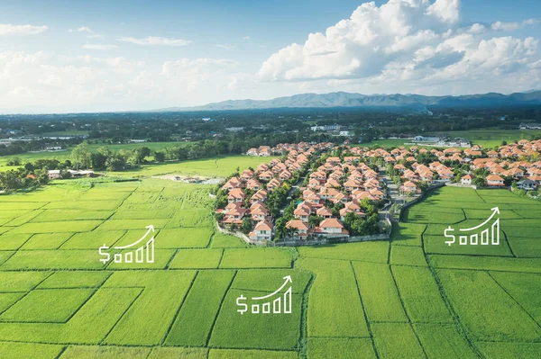 Verhoogde Grondwaarde Luchtfoto Bestaan Uit Landschap Groen Veld Woningbouw Groeigrafiek — Stockfoto