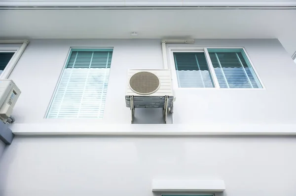 Unidad Condensador Compresor Fuera Casa Edificio Residencial Unidad Aire Acondicionado — Foto de Stock