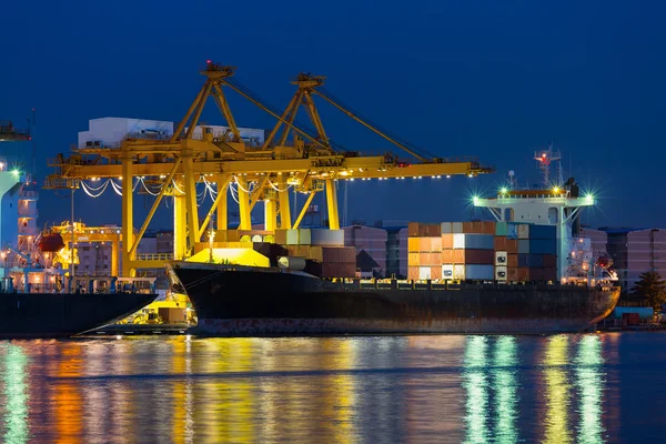 Cargo ship — Stock Photo, Image