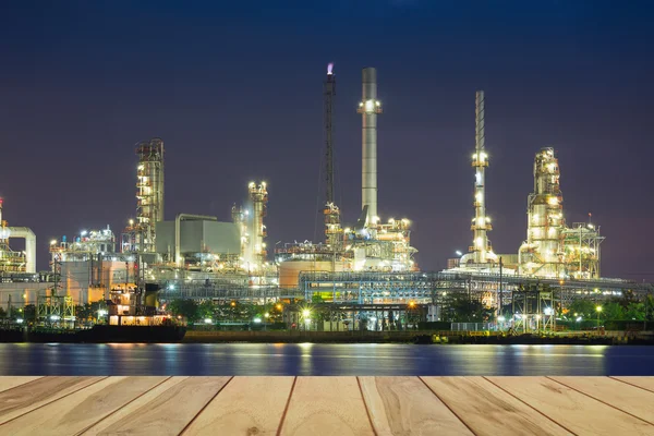 Oil refinery twilight — Stock Photo, Image