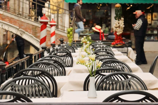 Köprüsü yakınlarında Venedik Cafe