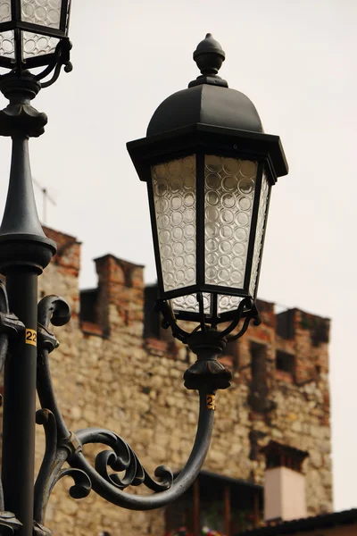 在布雷西亚意大利的广场上的灯笼 — 图库照片