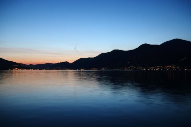 Günbatımı Lake Iseo, İtalya