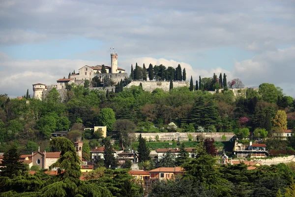 Brescia, İtalya Ortaçağ Kalesi görünümü