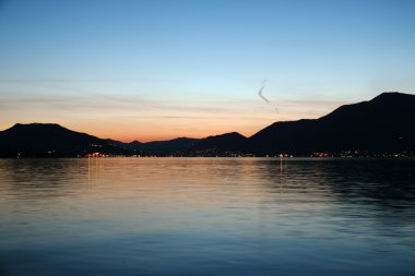 Günbatımı kasabadan Iseo Lake Iseo, İtalya